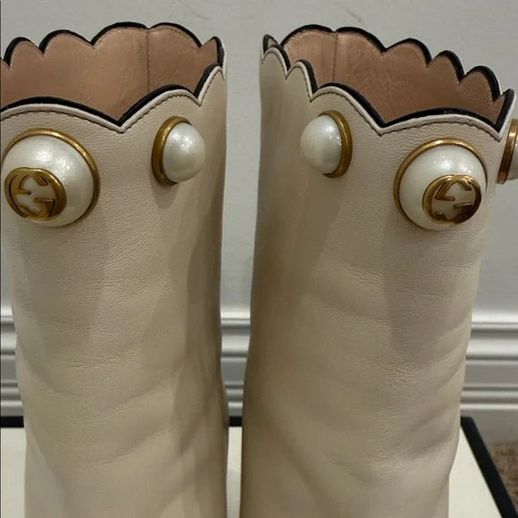 GUCCI Pearl Button Scalloped Ankle Boots Lambskin Leather Ivory 37 NWT - Picture 4 of 11